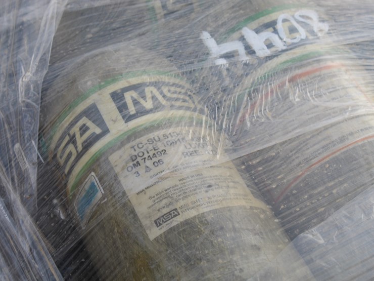 #8044-•-pallet-of-scba-mask-(self-contained-breathing-apparatus),-harness,-and-bottle-image-3