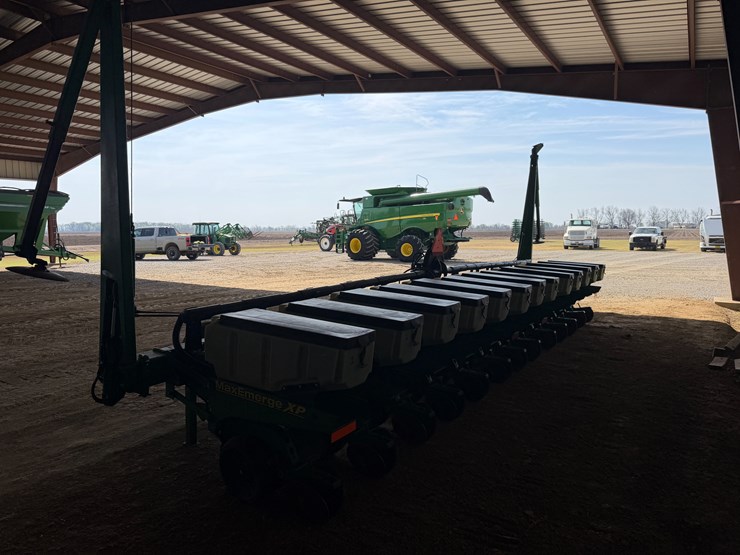 john-deere-7300-image-4