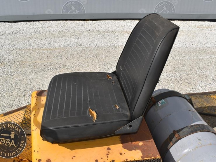 1996-united-tractor-2500bl-42652-image-24