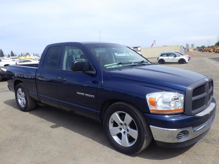 2005-dodge-ram-1500-image-2