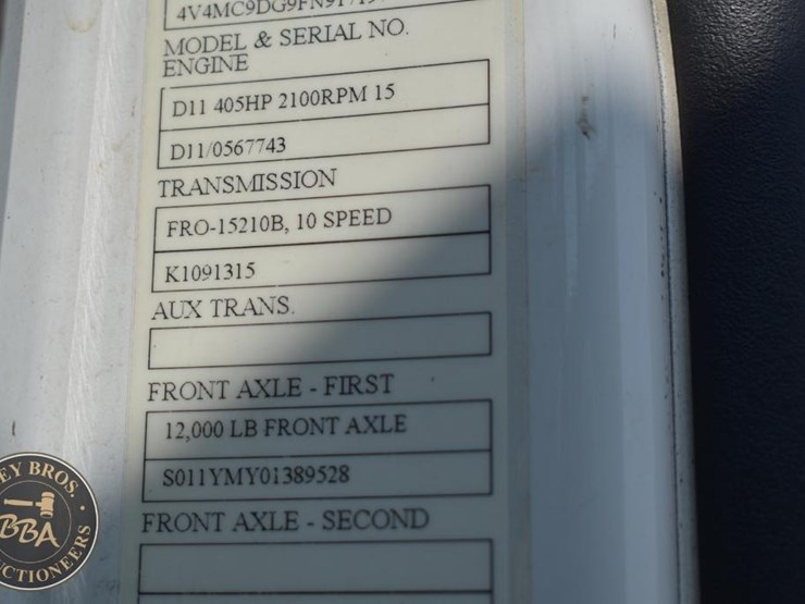 2015-volvo-vnm64t200-image-18