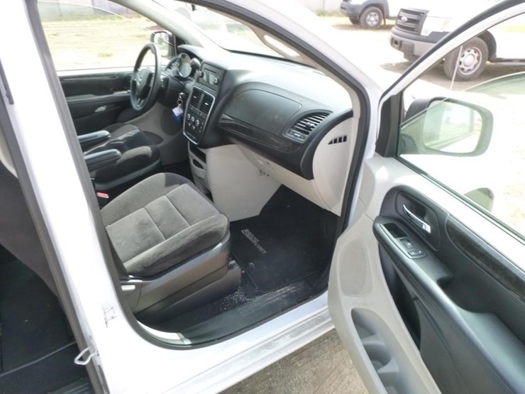 2014-dodge-grand-caravan-image-27