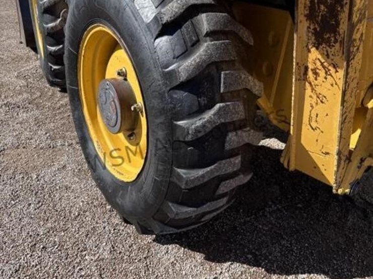 new-holland-lb115-image-11