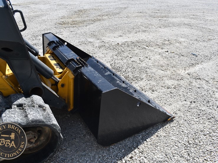 2020-deere-333g-image-30