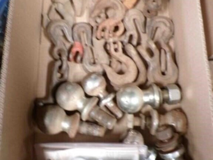 box-of-chain-hooks-&-trailer-balls-image-1