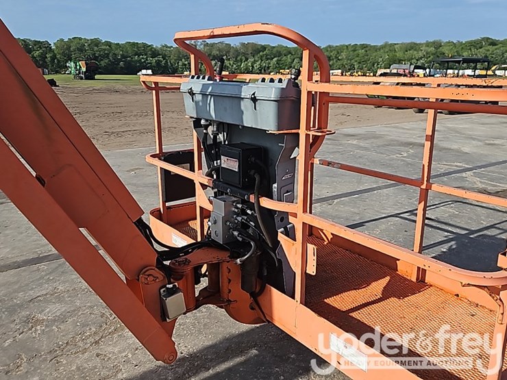 2011-jlg-860sj-image-12