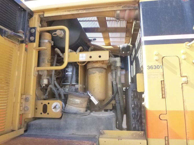 2005-caterpillar-143h-image-37