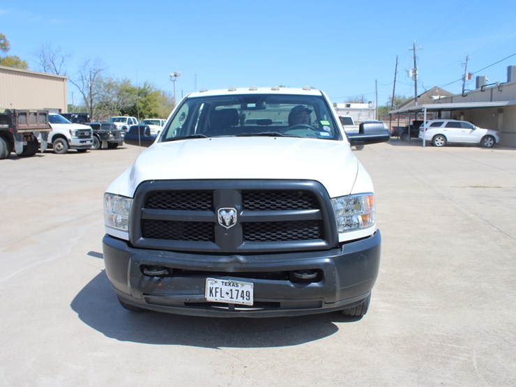 2018-dodge-ram-3500-image-3