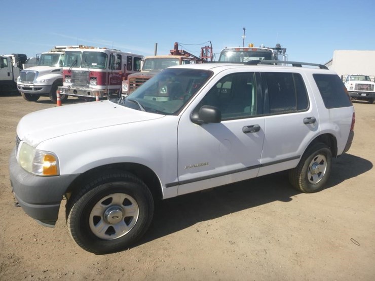 2004-ford-explorer-image-1