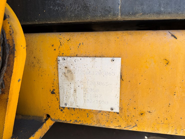 2006-jcb-js220-lc-image-24