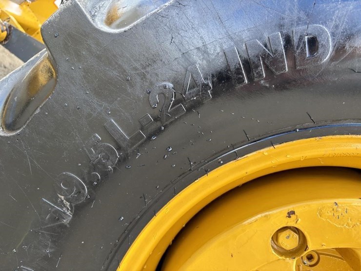 2018-deere-210lep-image-26