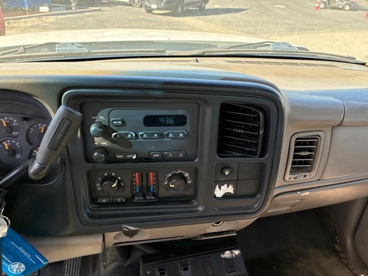 2005-chevrolet-silverado-2500-image-12