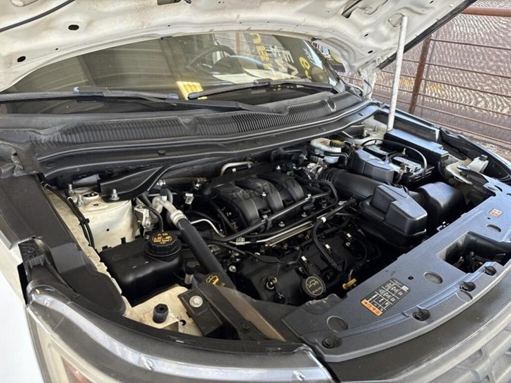 2017-ford-explorer-image-12