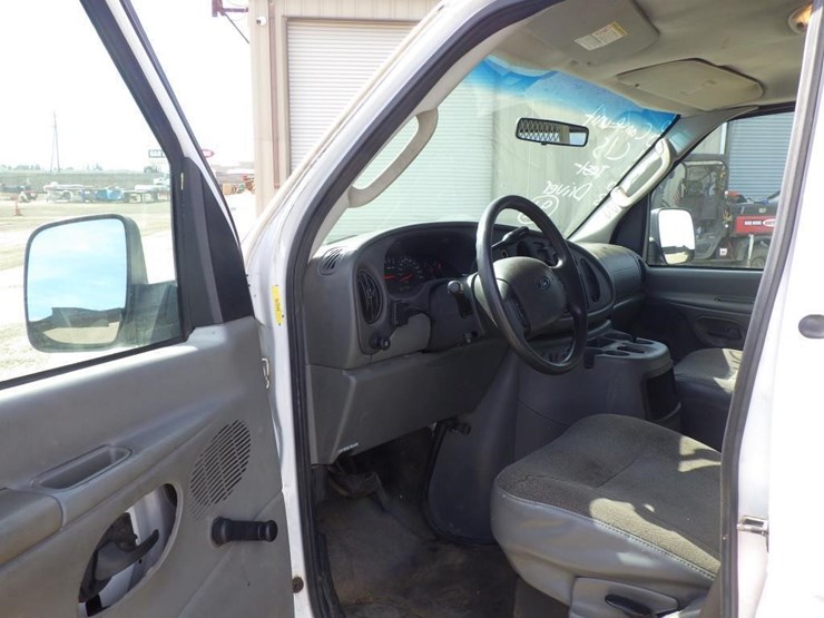 2004-ford-cargo-image-5