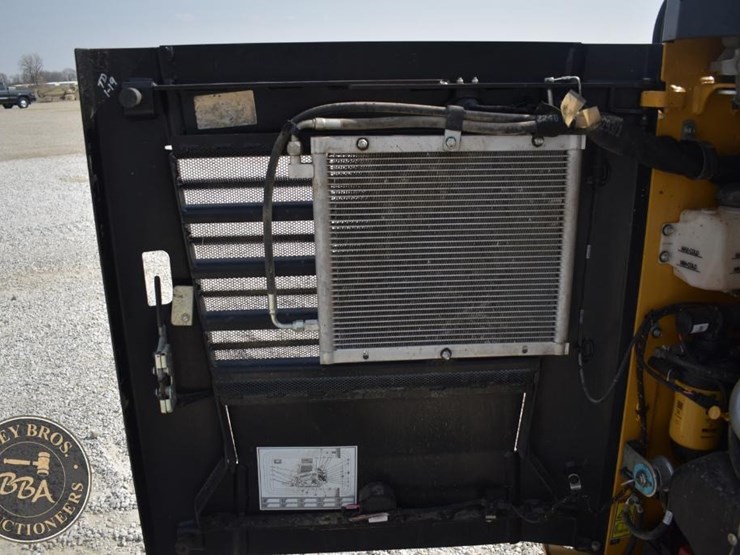 2022-caterpillar-259d3-image-29