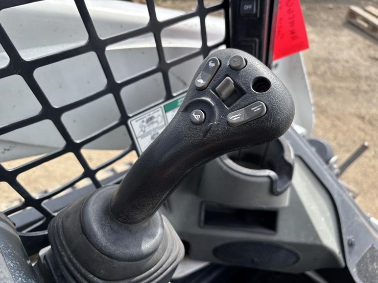 2017-bobcat-t650-image-23