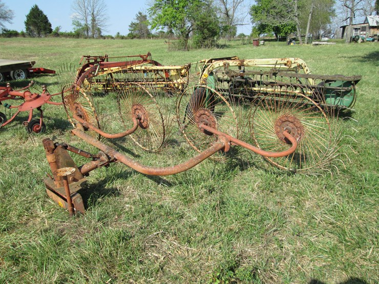 #37327-•-4-wheel-hay-rake-image-1