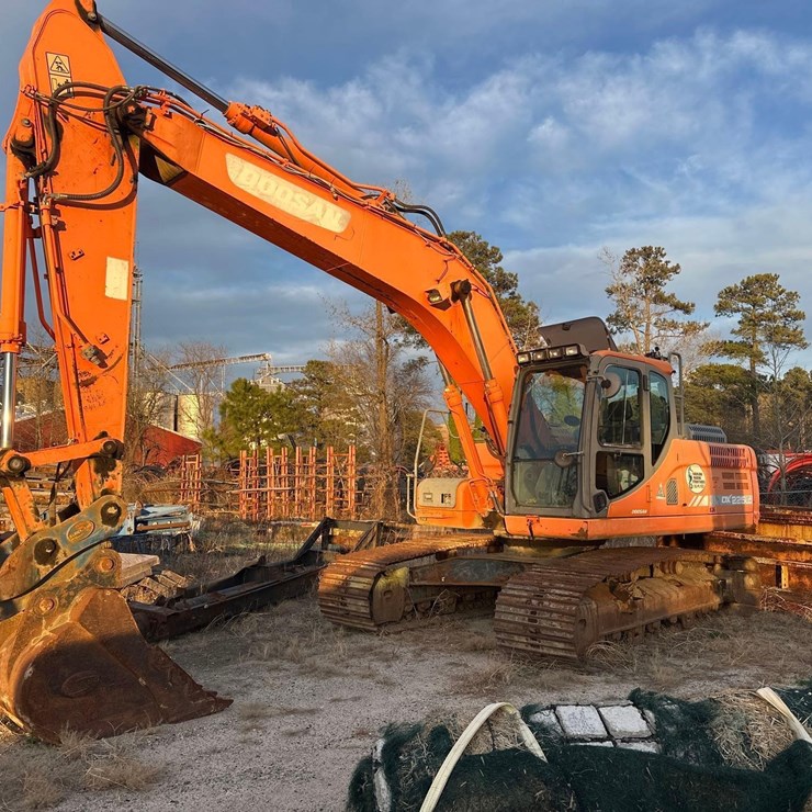 2017 DOOSAN DX225 LC-3