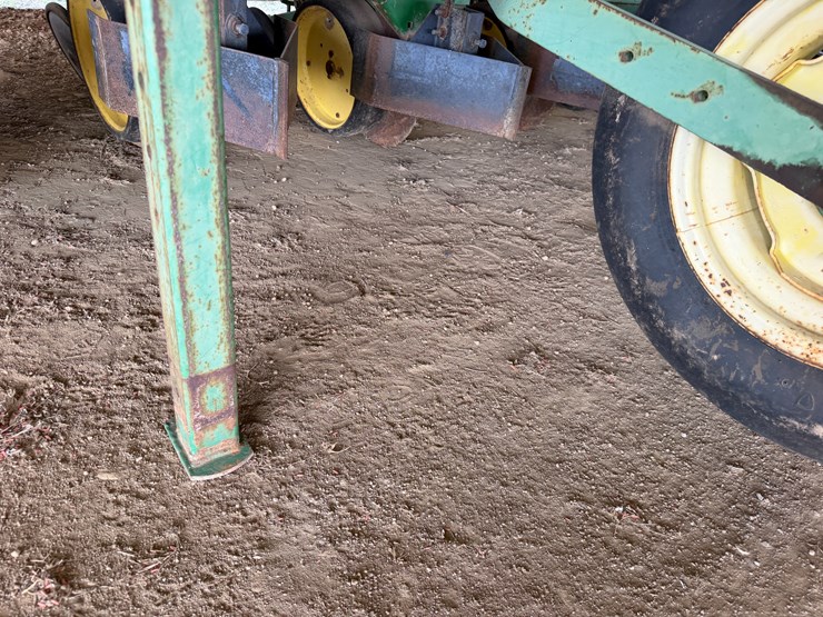 john-deere-7300-image-40