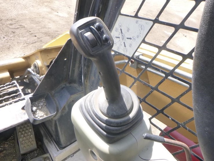 2009-caterpillar-246c-image-18