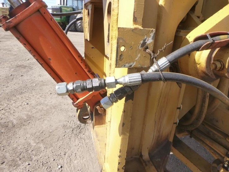 2005-caterpillar-143h-image-11