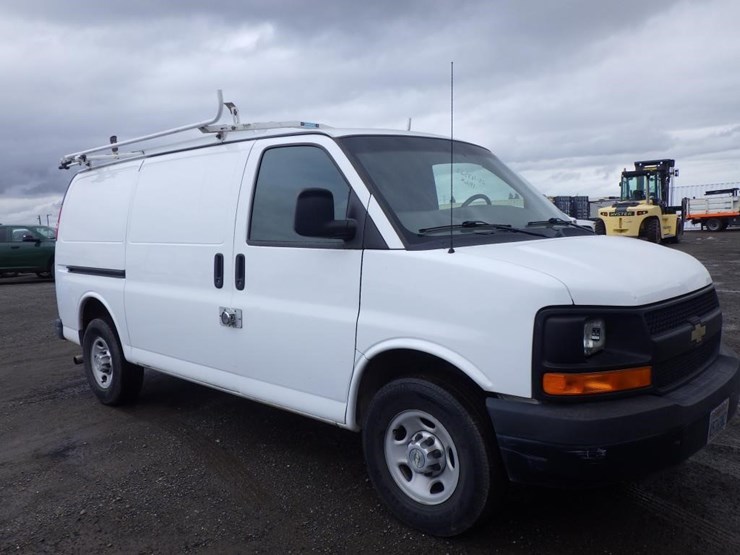 2013-chevrolet-express-2500-image-3