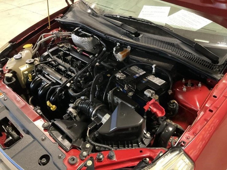 2011-ford-focus-se-sdn-image-10