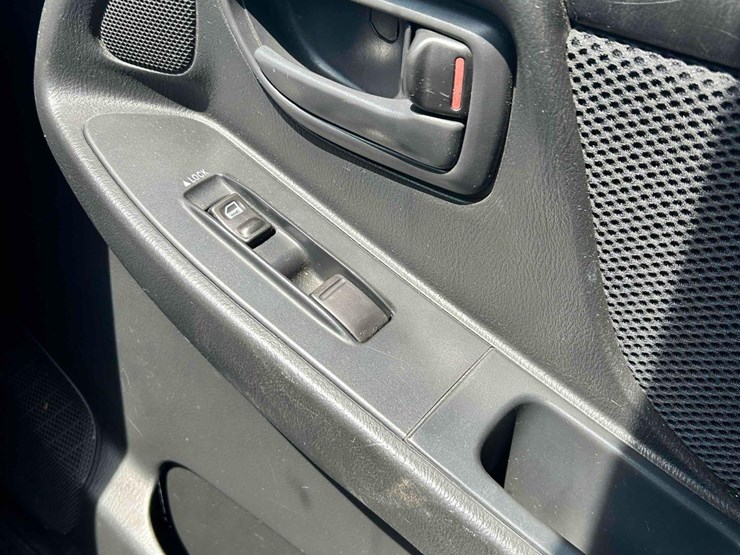 2004-subaru-impreza-awd-sedan-image-33