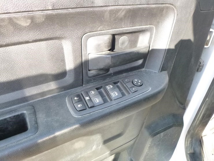 2014-dodge-1500-image-21