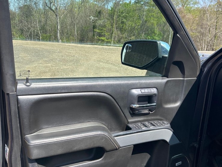 2015-chevrolet-silverado-ltz-2500hd-4x4-crew-cab-pick-up-truck-image-40