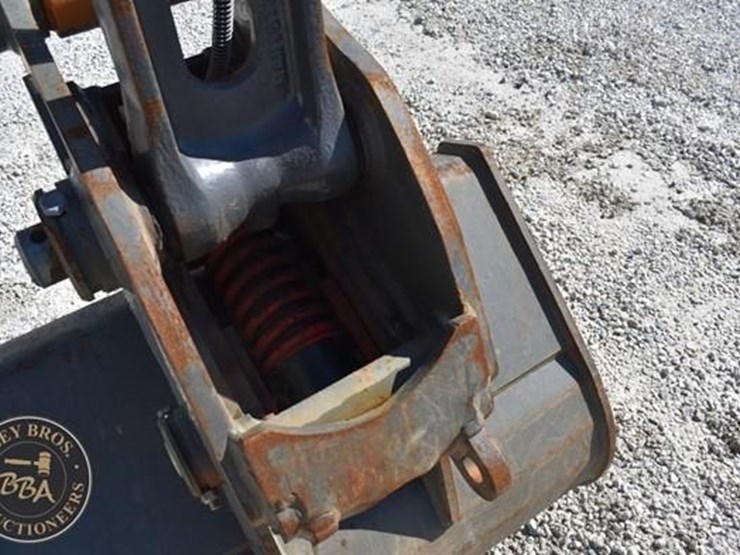 2022-case-cx75csr-image-26