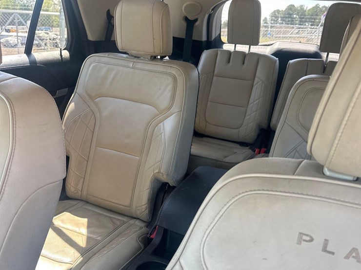 2016-ford-explorer-platinum-image-18