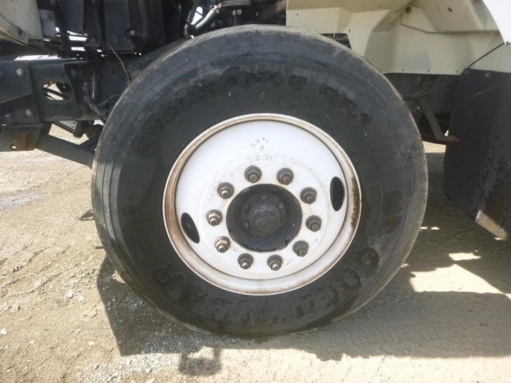 2004-international-7400-image-19