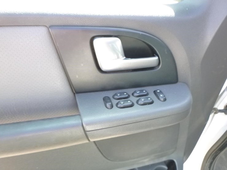 2003-ford-expedition-image-19