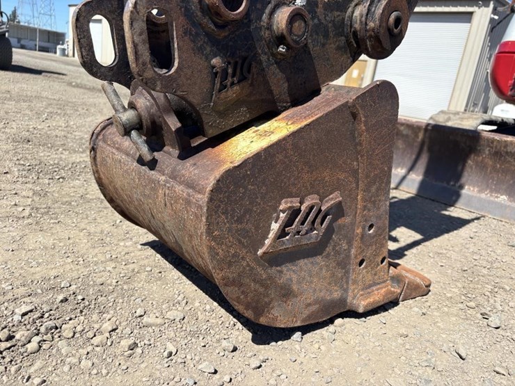 2020-takeuchi-tb230-image-12