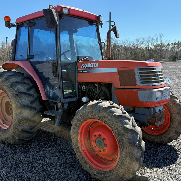 KUBOTA M9000