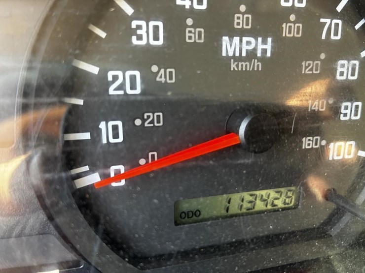 2013-isuzu-npr-image-19