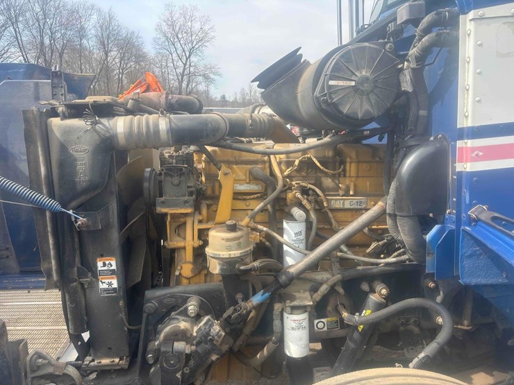 2004-peterbilt-385-image-17