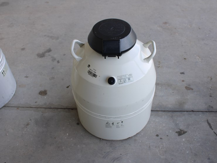 #1035-•-livestock-semen-tank-image-2