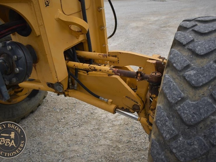 2007-deere-672d-image-28