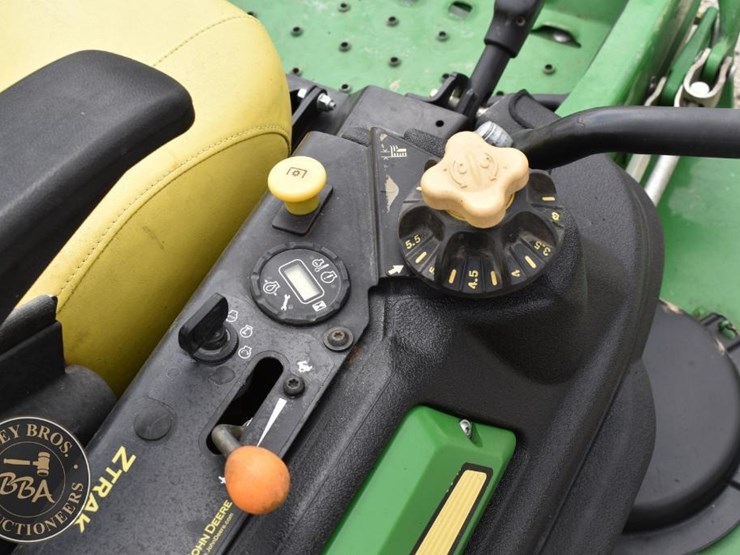 2013-john-deere-z925m-image-18