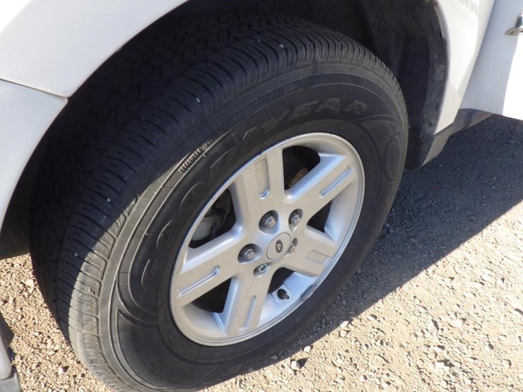 2009-ford-escape-image-13