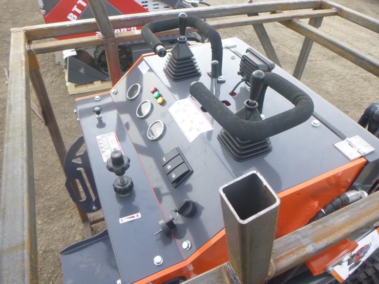 tpm-t460-skid-steer-track-loader-image-15