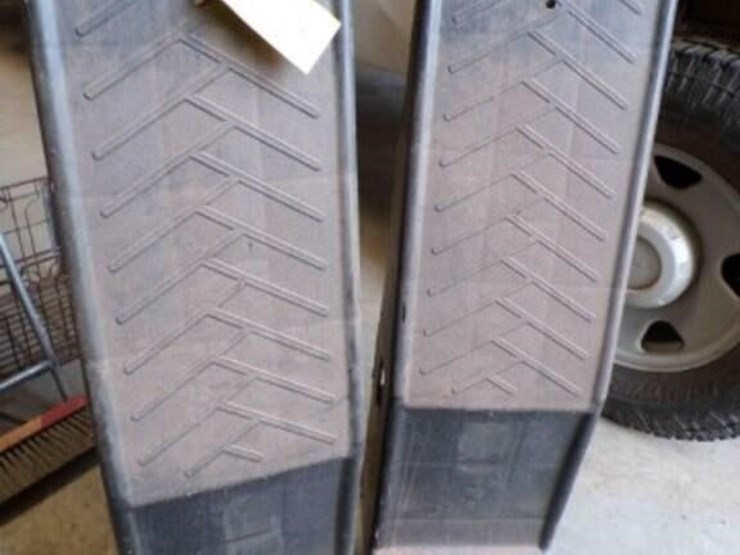 hard-plastic-car-ramps-image-1