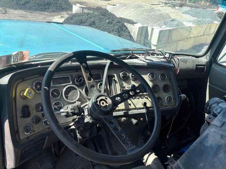 1994-ford-ltl9000-image-8