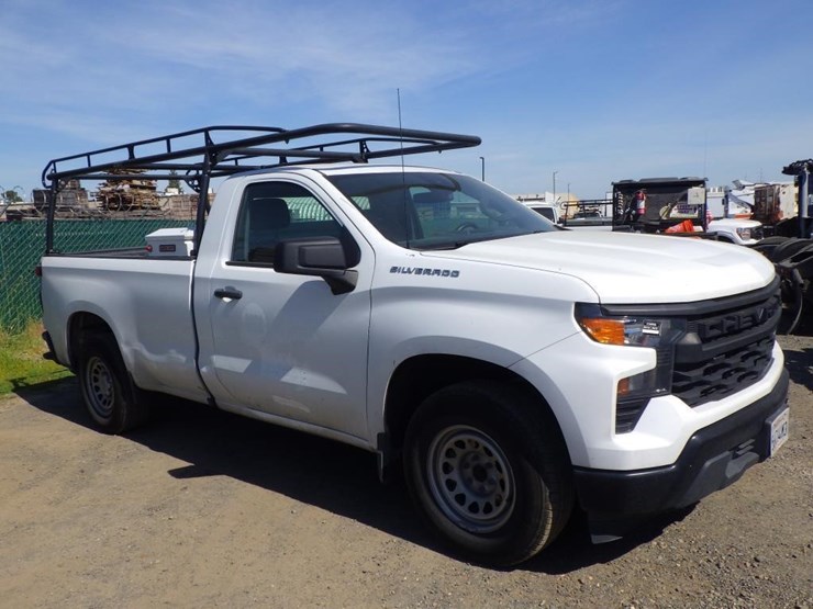 2022-chevrolet-1500-image-2