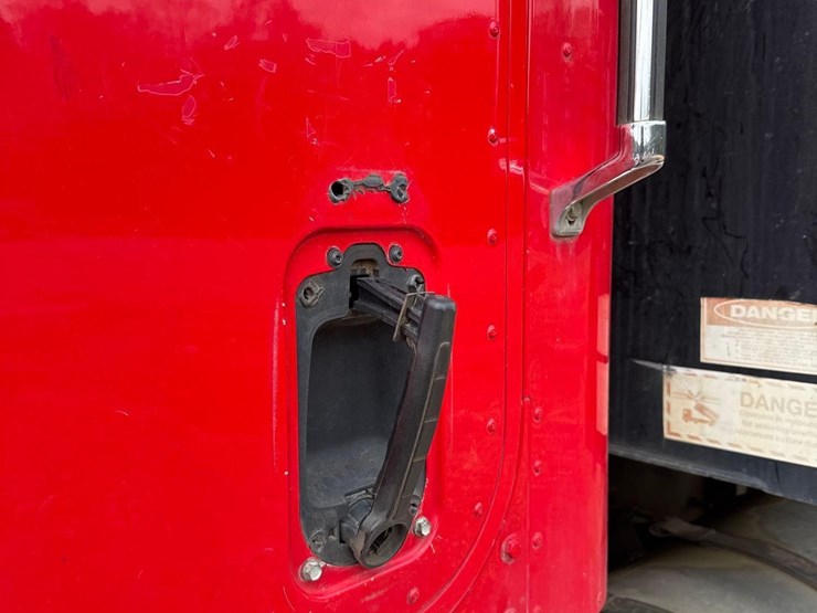 2015-caterpillar-ct660l-image-39