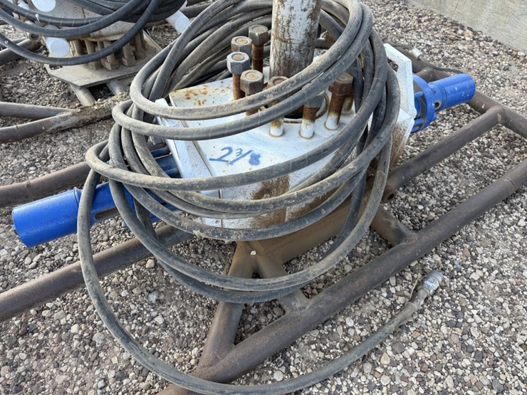 7-1/16-townsend-5m-2-3/8-sgl-stud-hydraulic-blowout-preventer,-charted-image-3