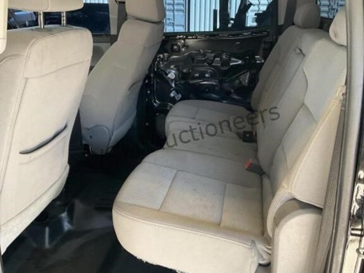 2018-chevrolet-silverado-1500-image-23