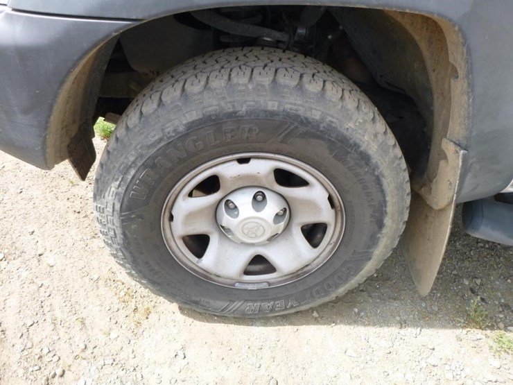 2013-toyota-tacoma-image-32